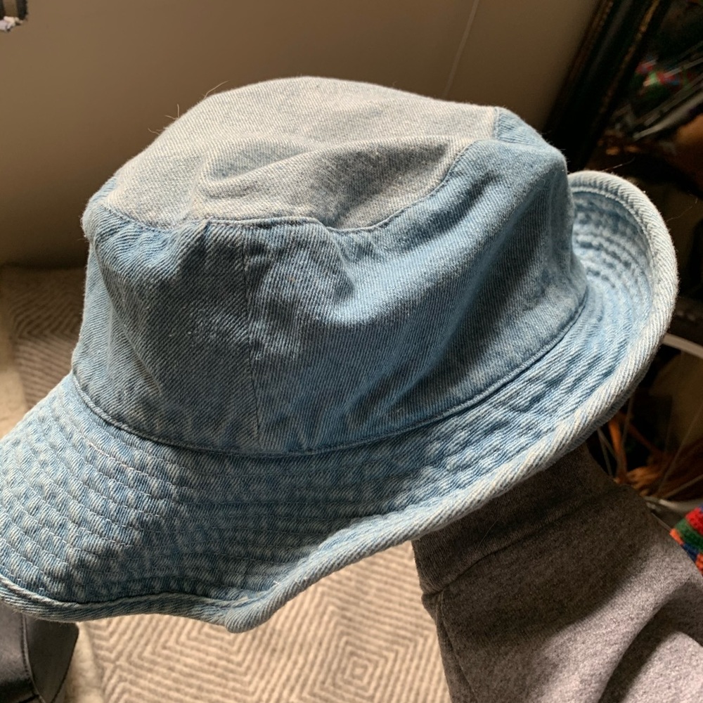 URBAN OUTFITTERS REVERSIBLE DENIM BUCKET HAT
